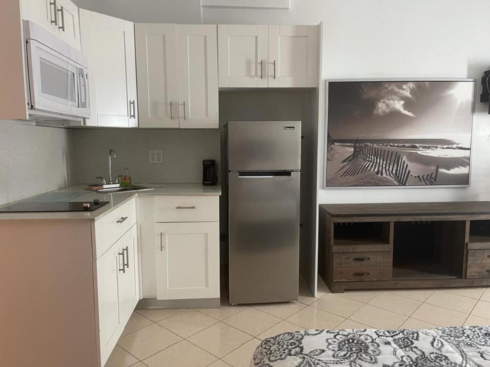 Studios By The Sea - Miami Beach — Photos 1